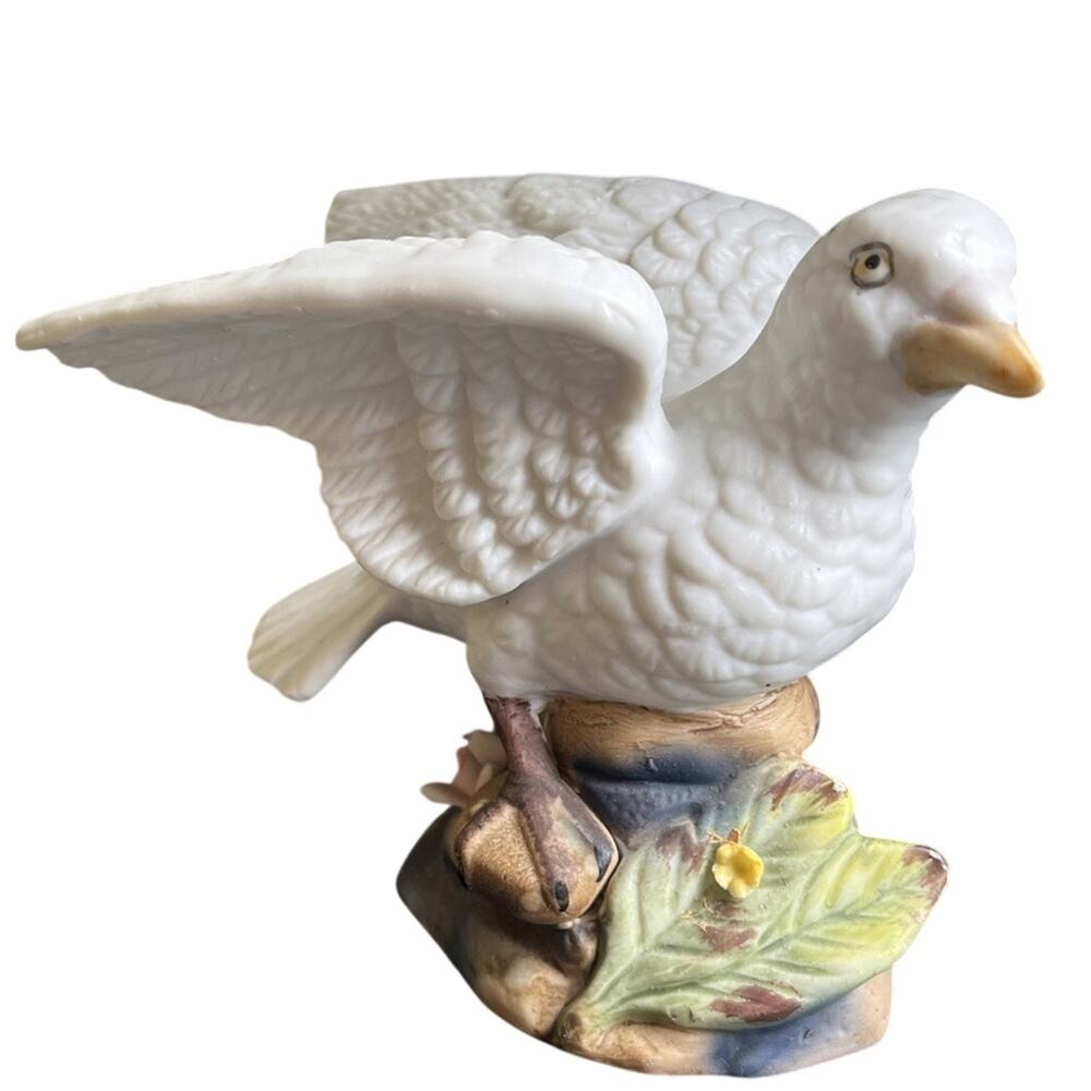 Crown Royal Taiwan White Dove Figurine Rock 5.25" Hand Painted Porcelain Vintage